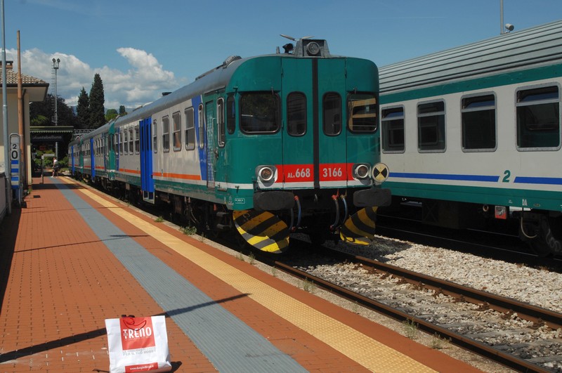 TUTTO TRENO _pubblicita'_Aln668_3166-Montebelluna-forum2G-fotoWalterBonmartini.m00.jpg