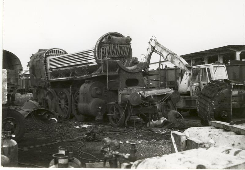 0014 Deposito Locomotive Treviso Demolizioni fine anni 70 Foto Nazario Bobbo.JPG