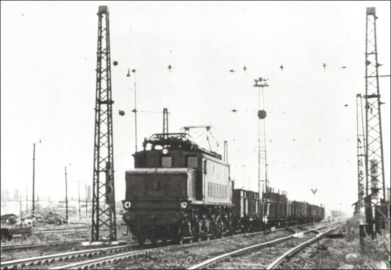 E626.019 P DX come E666.002 Vrsovice 1958 by Jury Sedivyin RICONOSCIBILE 8.jpg