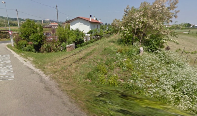 Km 12 862 casello e rotaie.jpg