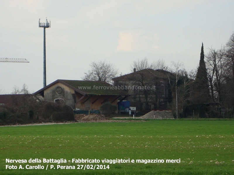 0004 F.A. Fabbricato viaggiatori e magazzino merci Nervesa 2014 foto A. Carollo P. Perana.jpg