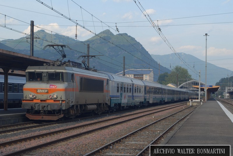 SNCF .BB.7225-partenzatrenopellegrini.Lourdes-2. 8.2011.forumtuduegiTT.jpg