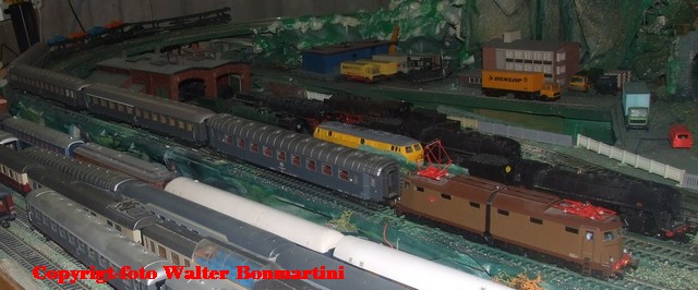 Plastico2014.treno con autoalseguitoconintestaE.636.030.forum2G.fotoWalterBonmartini.jpg