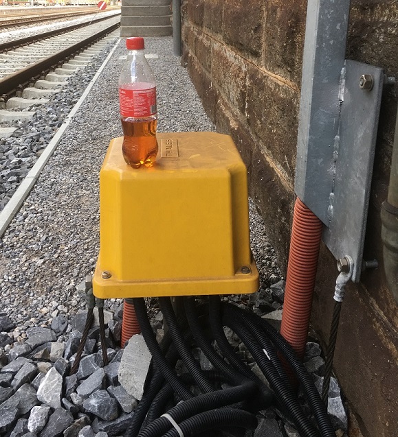 scatola segnale giallo rid.jpg