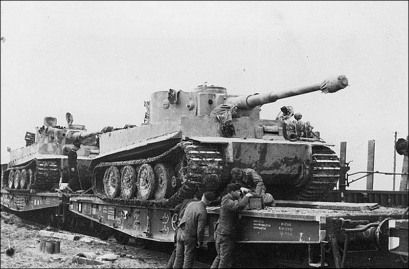 Tigers_on_rail_car.jpg