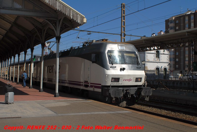 Copyrigt - RENFE-252.030.2-insosta-forum2G.archivio Walter Bonmartini-foto-WalterBonmartini.jpg