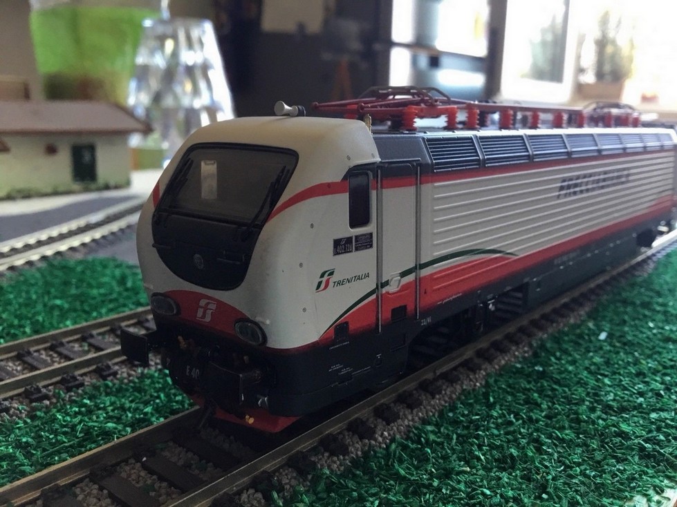 RIvarossi-HR-2643-E-402B-128-Frecciabianca-NUOVA.jpg