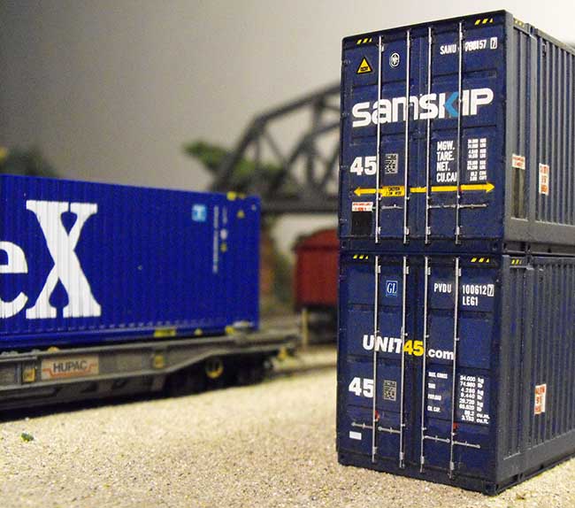 containers det2.jpg