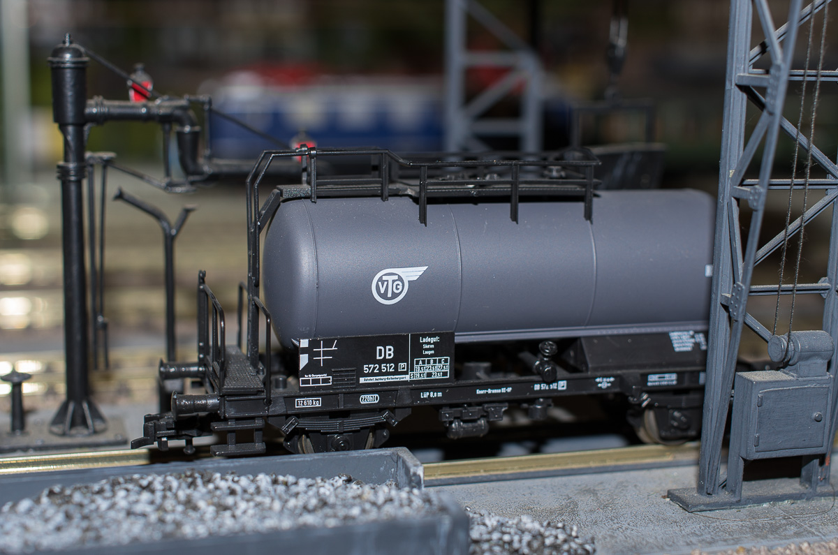 Plastico DB-18.jpg