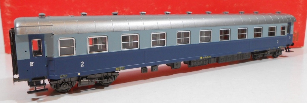 2 treno azzurro.jpg