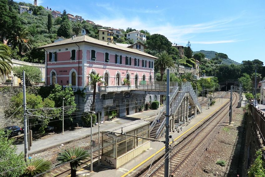 Stazione_di_Pieve_Ligure.JPG