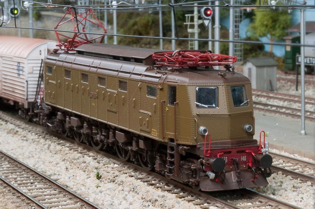 E428140 01.jpg