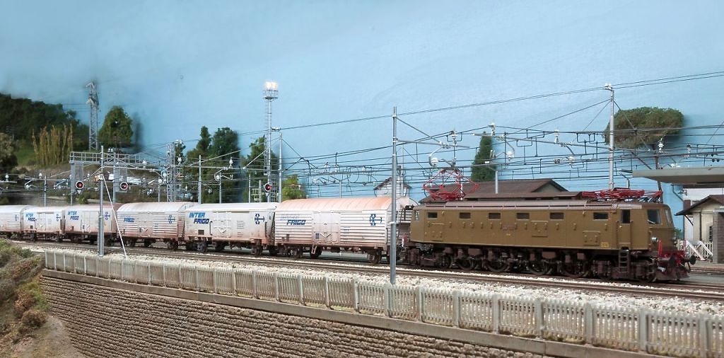 E428140-06.jpg
