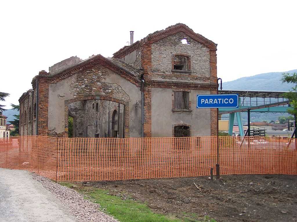 Paratico Sarnico_Rimessa locomotive con annesso dormitorio.jpg