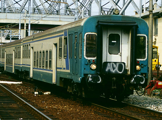 navetta piano ribassato (E 646.174) – Genova Rivarolo – 10 settembre 2002.jpg