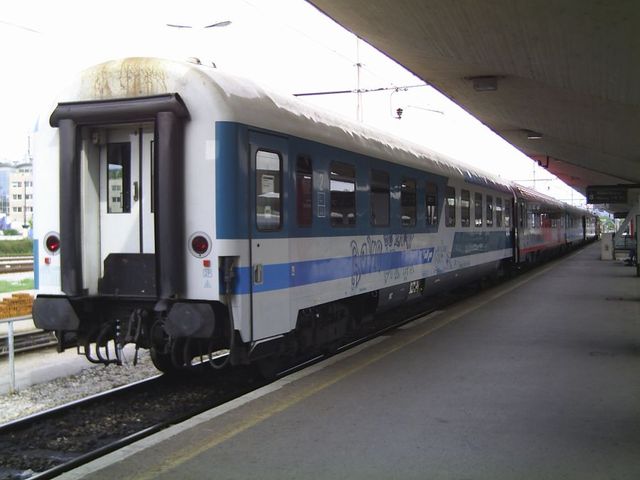 32212379.jpg