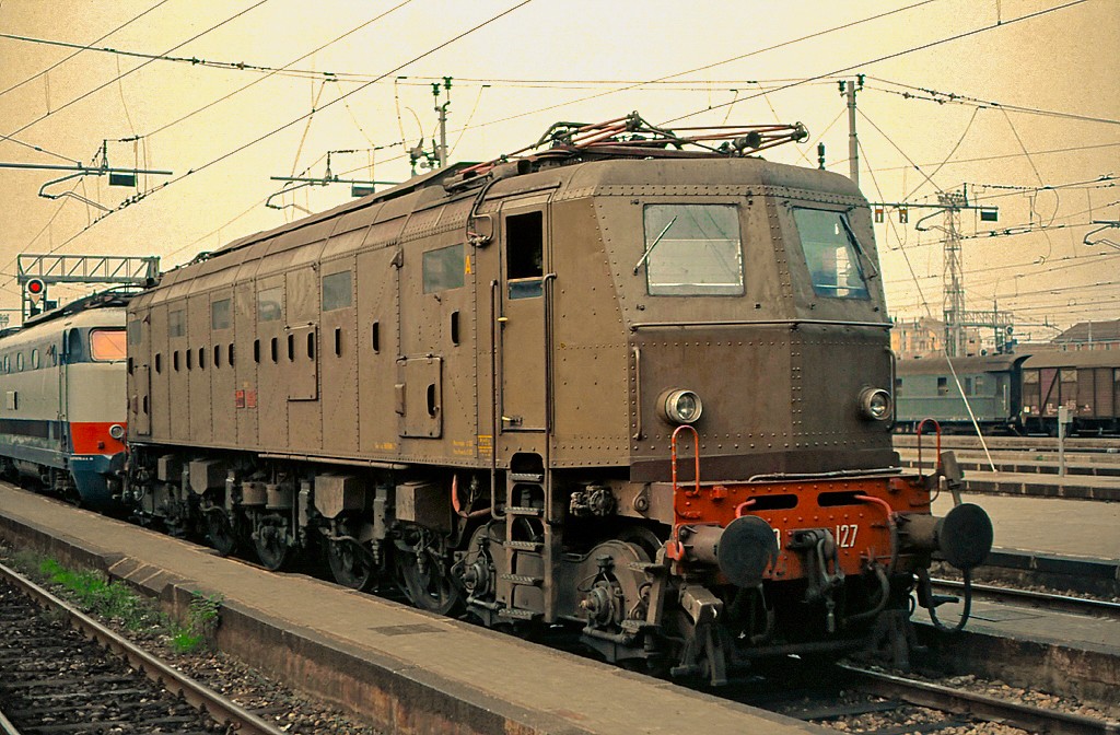 E428127.jpg