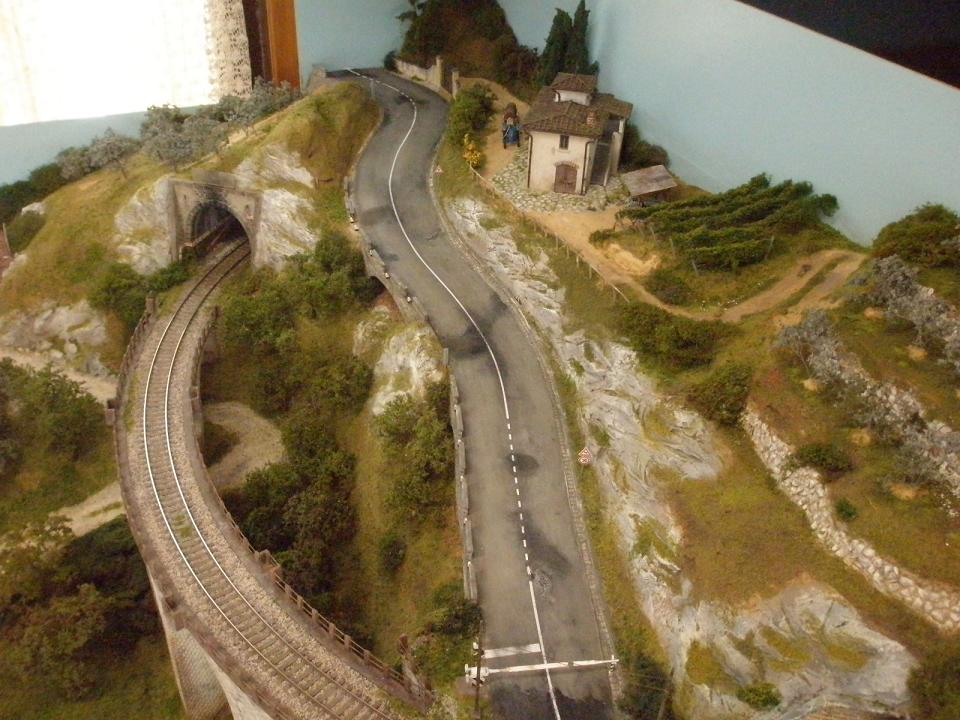 469.54 le strisce per terra.JPG