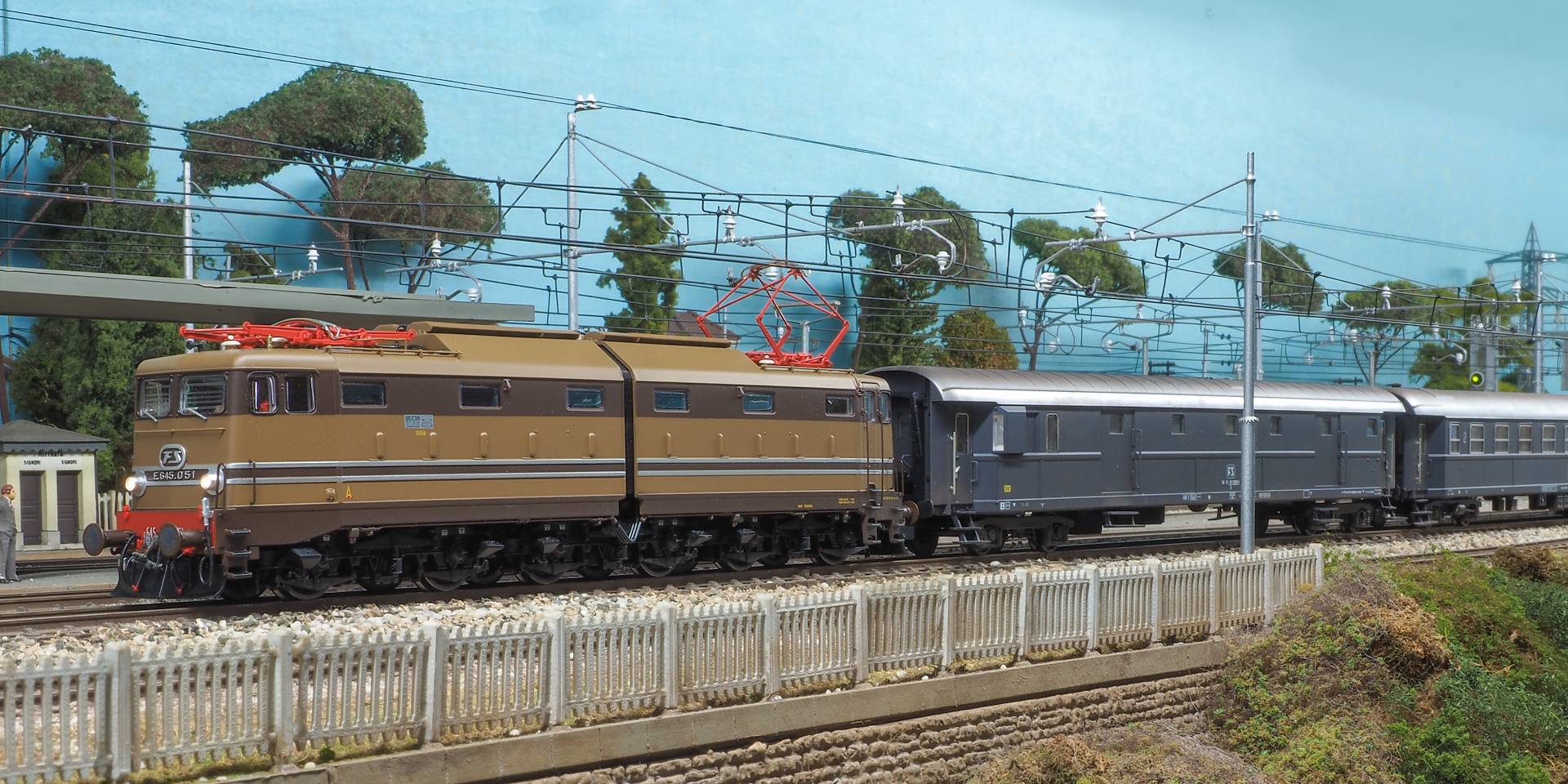 E646 051-1.jpg