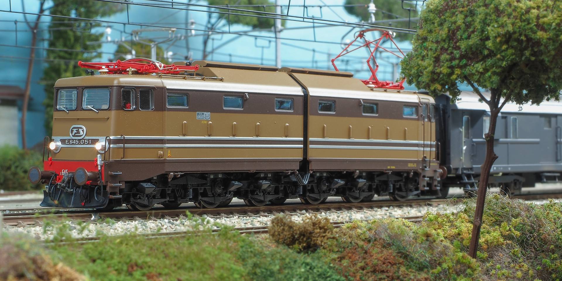 E646 051-2.jpg