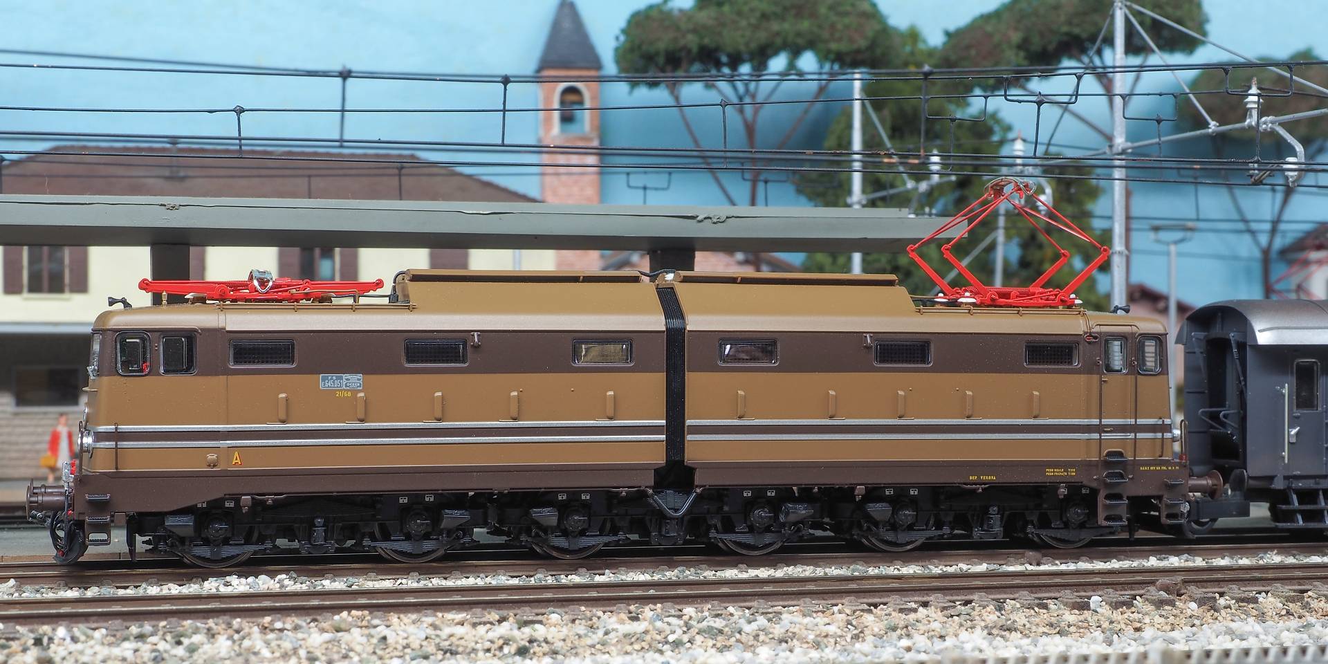 E646 051-3.jpg