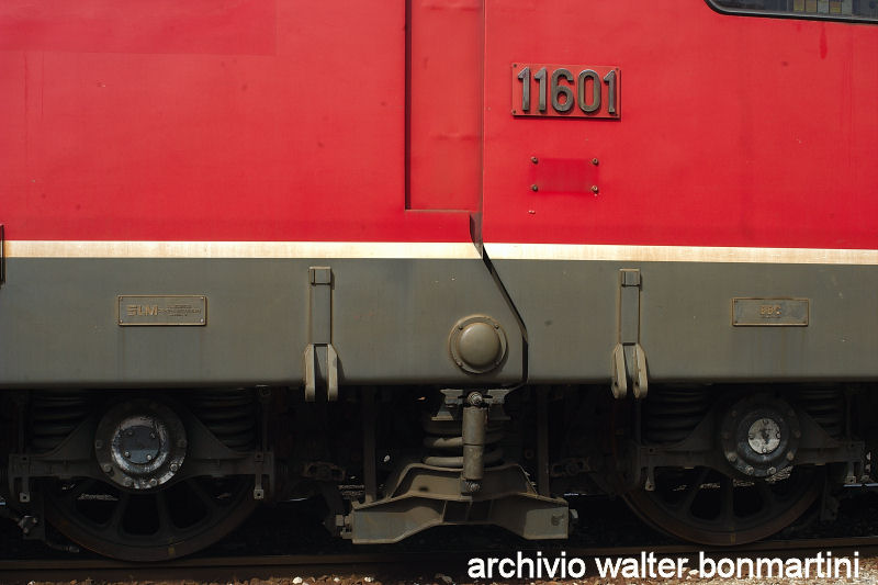 Re 6_6-forumduegieditriceRe6_6-601senzatarghearchiviwalterBonmartini.fotoDLChiassoSBB-2012-06-20.jfoto3..pg.jpg