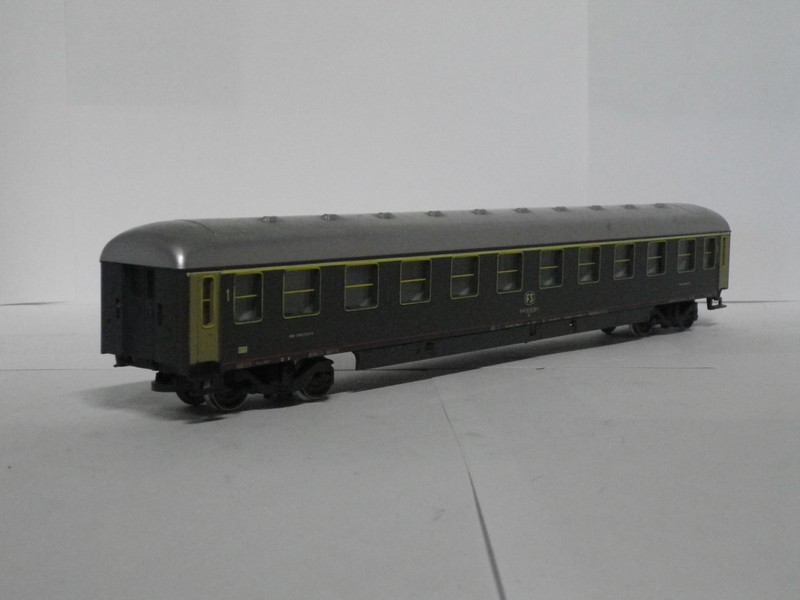 RR_2574_Carrozza di 1° CL.carenata delle FS.jpg