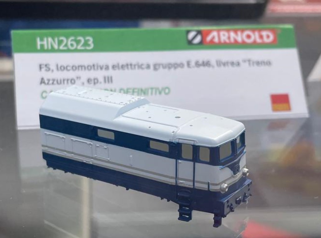 E646 Treno Azzurro Scala N.jpg