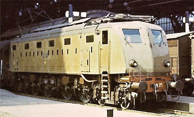 e428235 apr1962 Milano.jpg