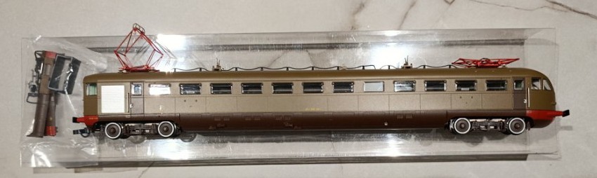 880 087 q.jpg