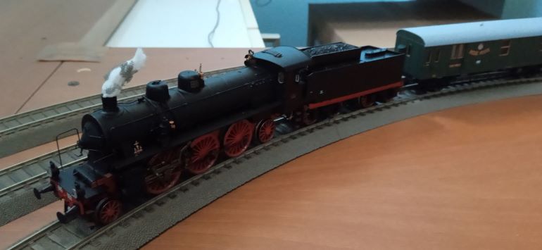 Gr 685 con vagone postale UM ATM.jpg