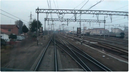 Tavole orientamento in precedenza a bivio per Mortata in uscita da Vercelli - al 40percento - da filmato TGV di Tz.png
