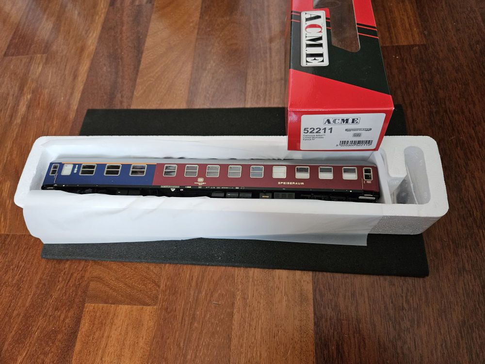 Acme 52211_compress77.jpg