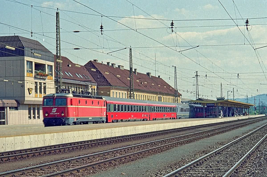 OBB Rh 1044 044.jpg