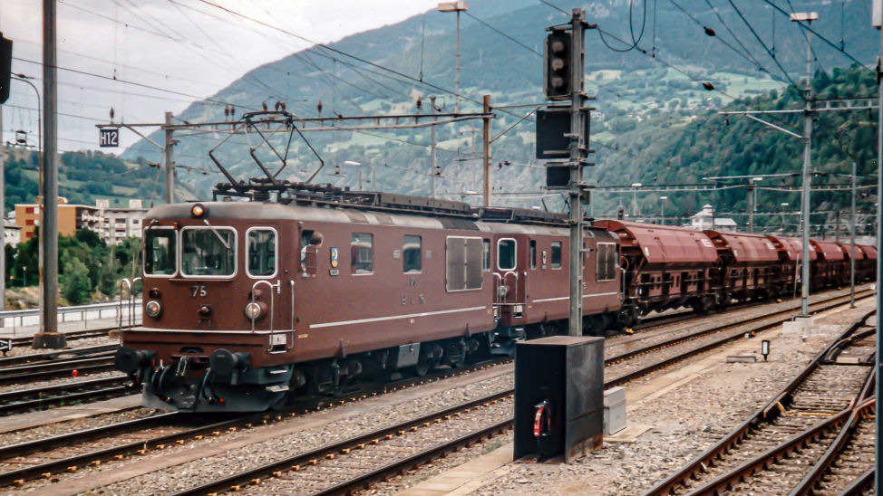 BLS Re 425 +  Tadgns fs.jpeg