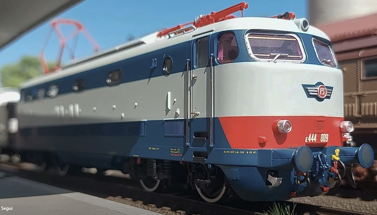 e444 009b.jpg