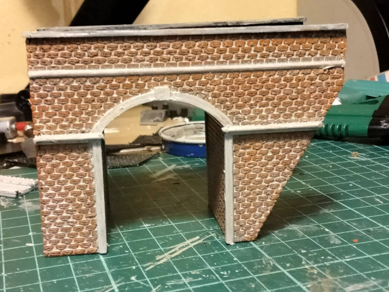 ponte_stradale_dipinto.jpg