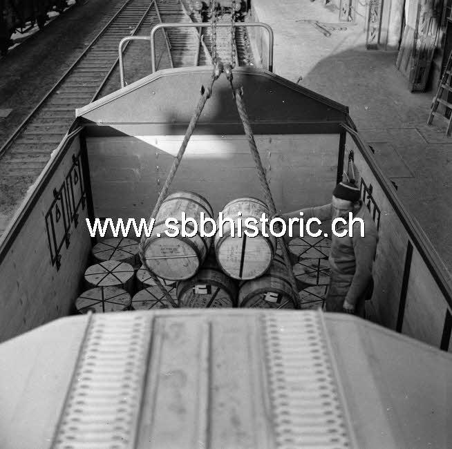 SBB laden mit kran_1.jpg