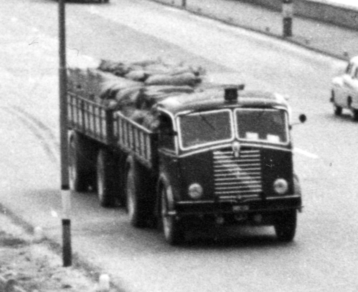 dettaglio camion Ve Pili_anni50.jpg