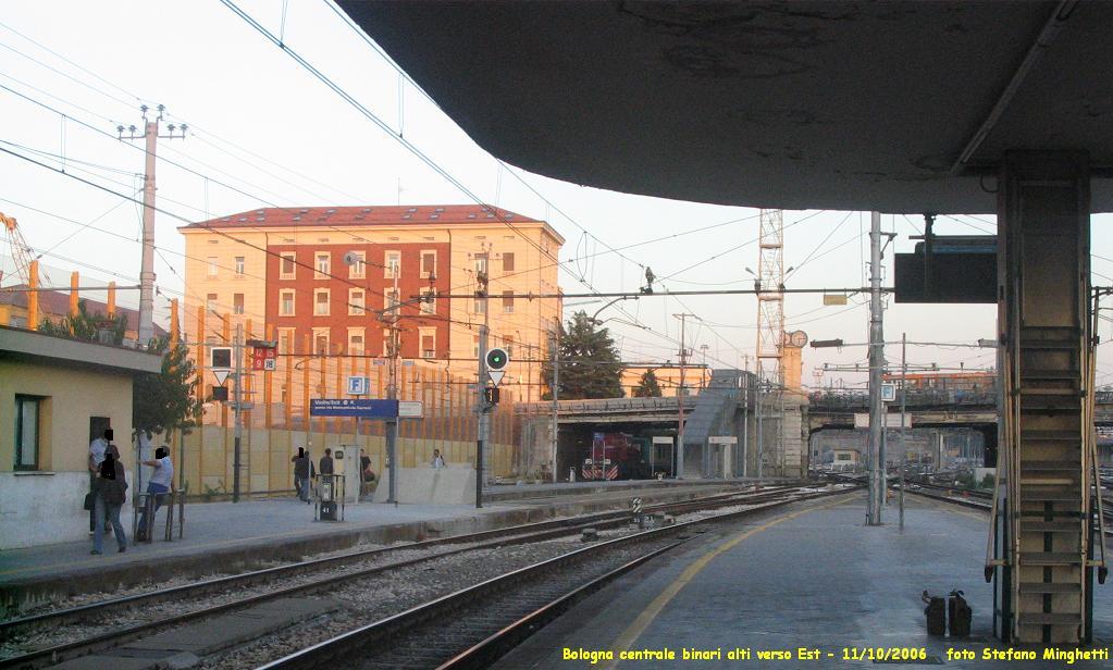 IMG_2197 Bologna Centrale binari alti verso est con via libera.jpg