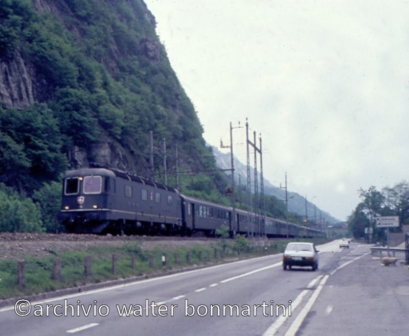 SBBCFFFFS-Re 6_6-coninteregio-pressidiBellinzona-forum2GarchivioWBonmartini-diapositiva...jpg