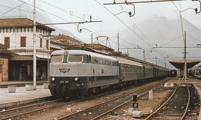 E 444 037 Domodossola metà anni 70.jpg