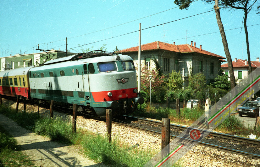 870508_04.jpg