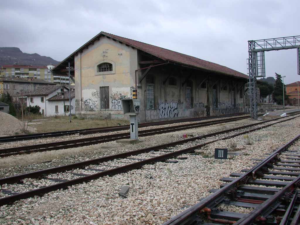 Magazzino merci di Ascoli Piceno[2].JPG