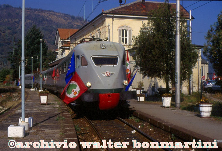 ETR 240 in sostaa-Porto Ceresio-forum2GarchivioBonmartiniW.diapositiva.jpg