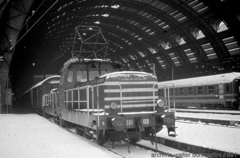 E.321.120_E.322.120-ex.E.321.117_322.117-MilanoCentrale-10.2.1991-forum2Grotabili.jpg