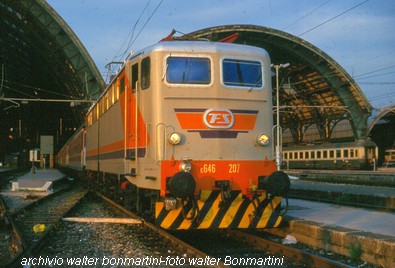 E.646.207- MilanoCe.in partenza con un espressoforum2GE.646.archivioWalterBonmartini.jpg