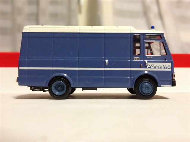 Brekina Zeta Polizia 2.jpg