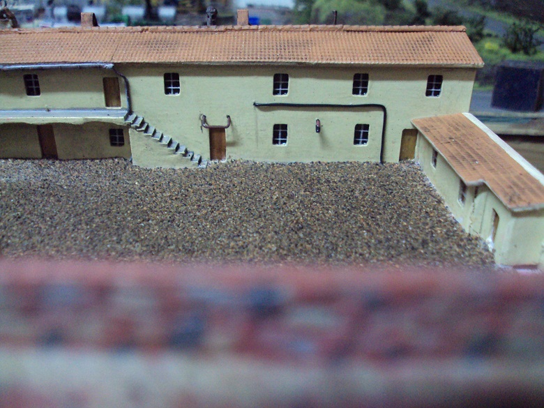 Panoramica cortile alloggi.JPG