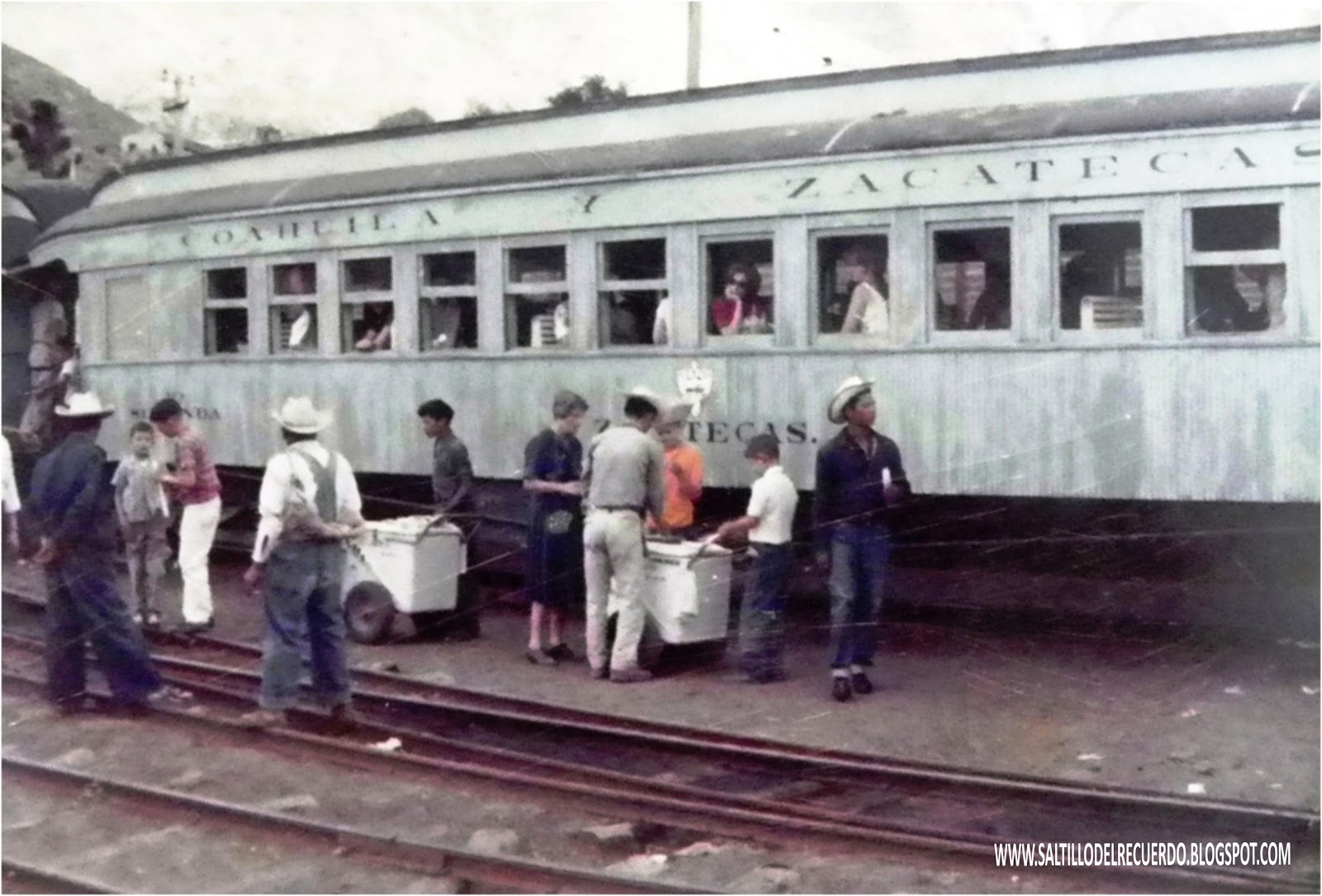 DONNE STATUNITENSI SUL TRENO 1963.jpg